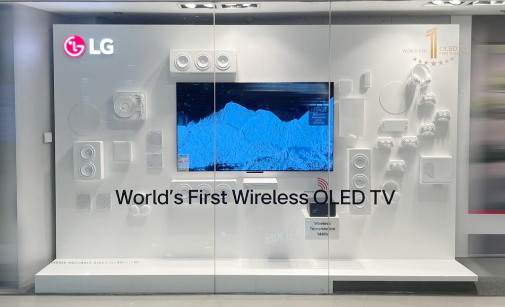 LG – Window Display @Broadway